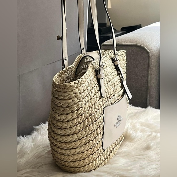 CJ518 - Coach Large Tote - Picture 2 of 12